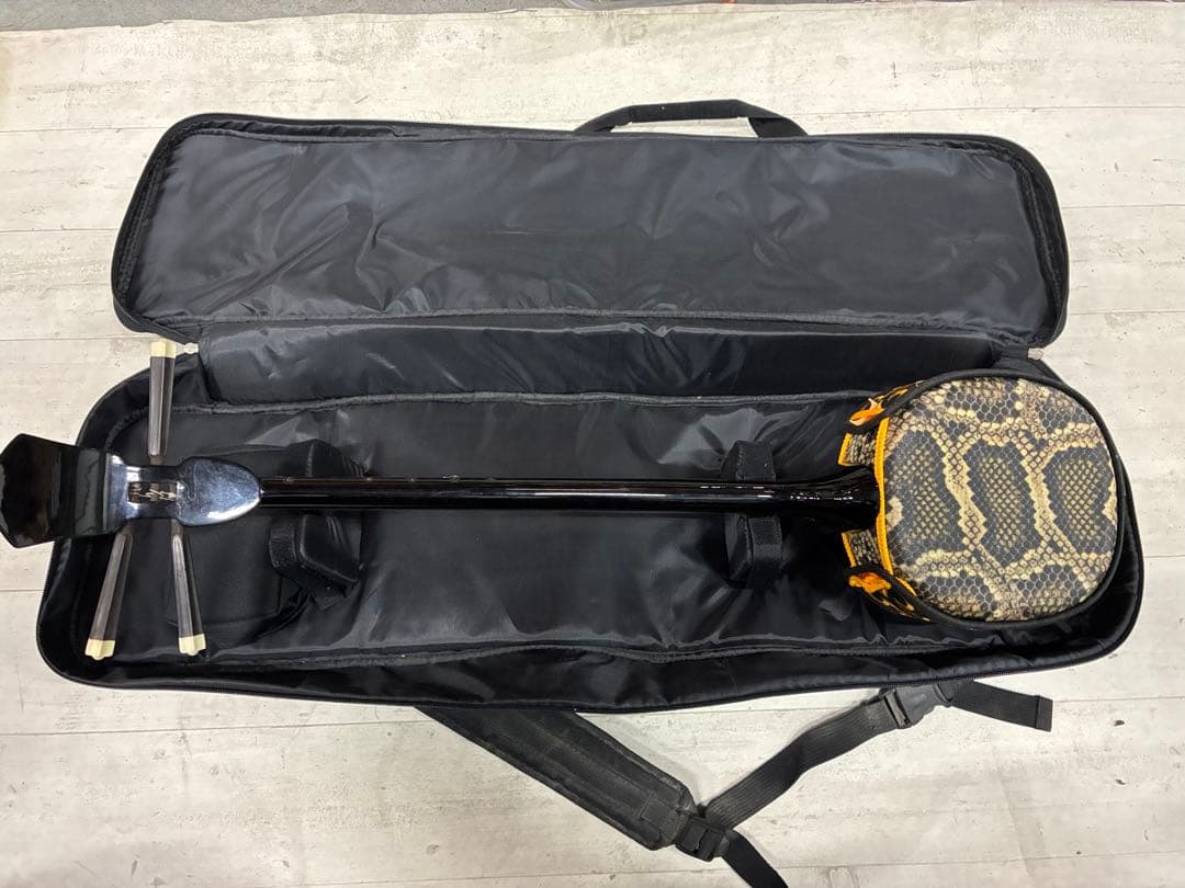 B0105）沖縄三線 蛇三線 人工皮 蛇柄 三味線 和楽器 ケースおまけ