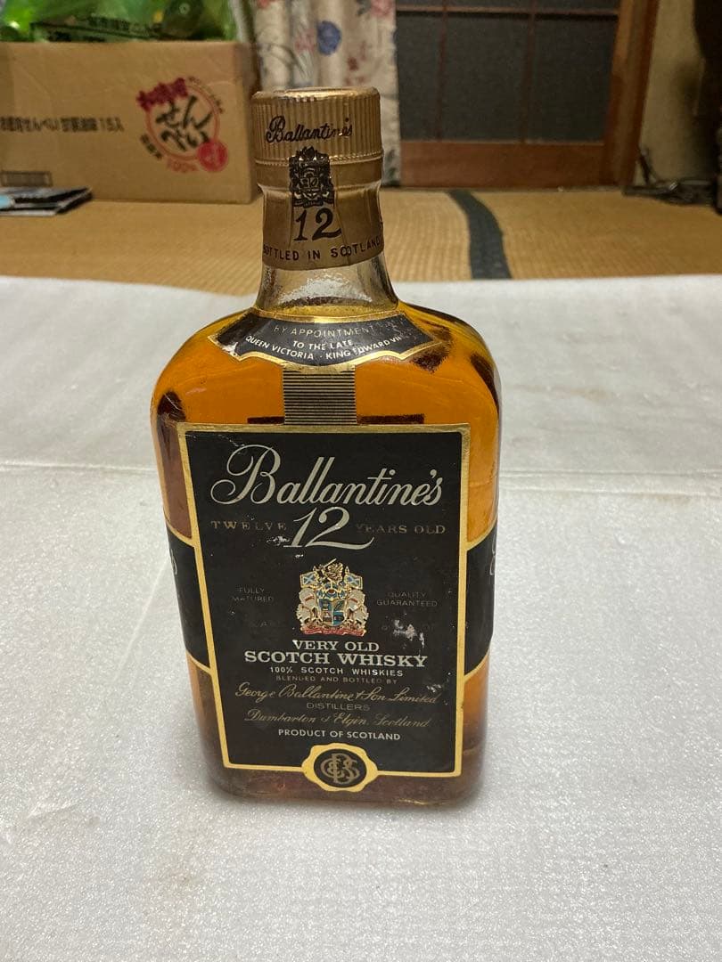 バランタイン12年VERY OLD スコッチウイスキー【ラベル傷あり】。
