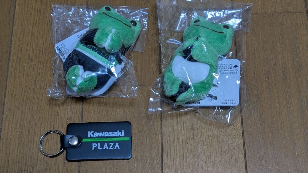 カワサキ かえるのピクルス　マグネットマスコット 2個セットとオマケ3点