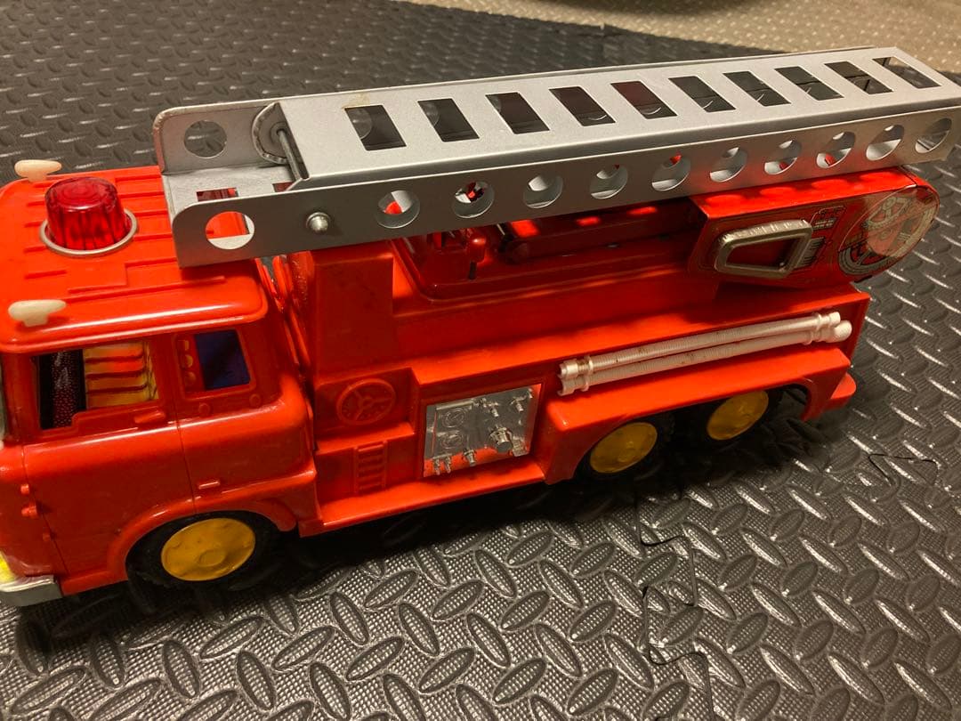 【値下げ新品未使用美品】ヨネザワ　ベル付　ふそうハシゴ消防車リフトアクション