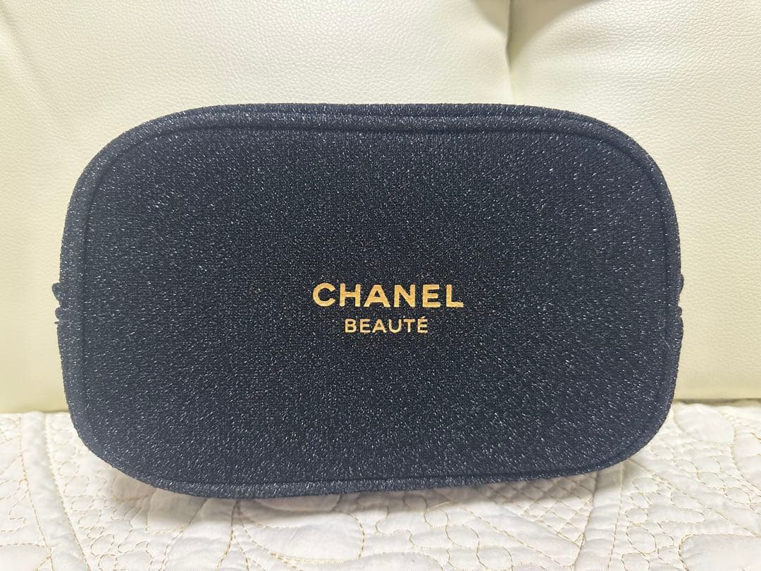 新品CHANEL 黒ノベルティコフレポーチ☆ラメ入りショルダーストラップ付