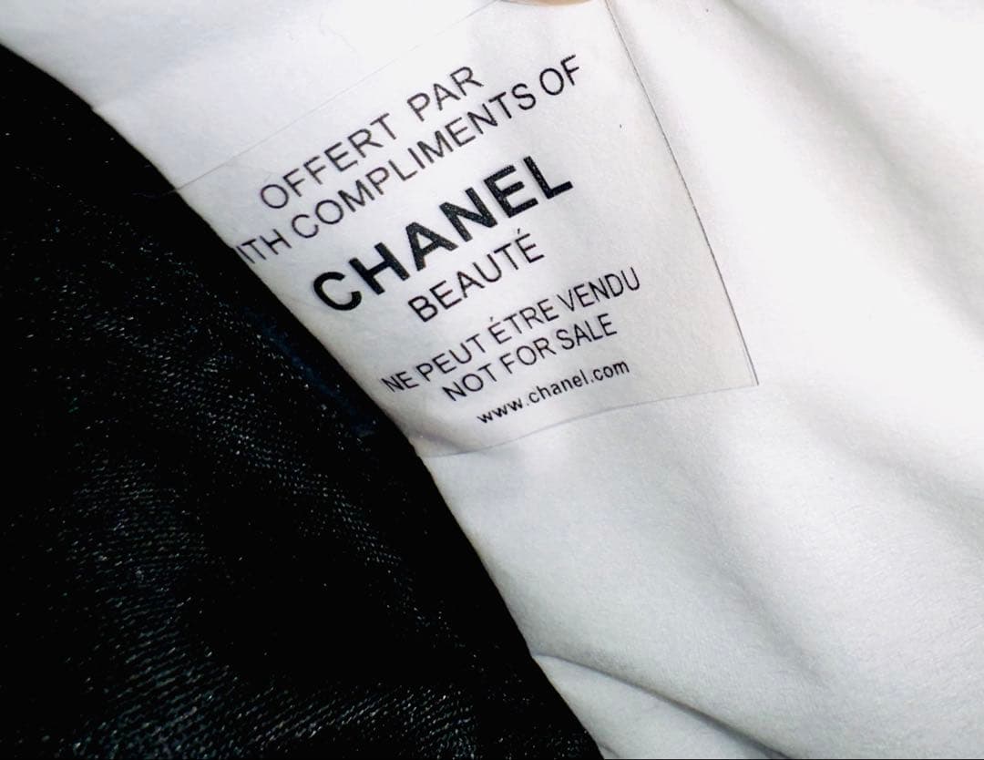 新品CHANEL 黒ノベルティコフレポーチ☆ラメ入りショルダーストラップ付