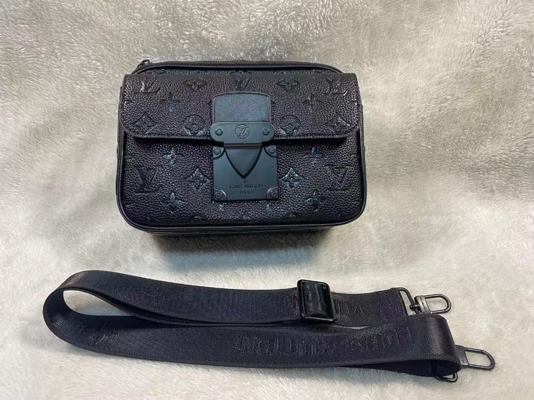 Louis Vuitton ブラックレザーショルダーバッグ