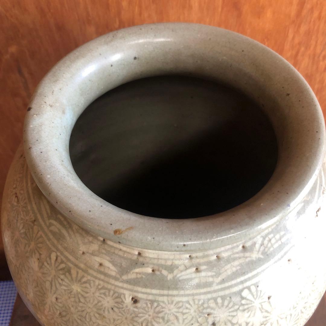 類品の少ない李朝花三島大壺桐箱入