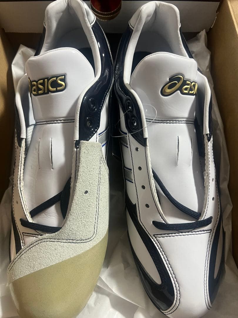 ASICS スパイクシューズ ホワイト/ネイビー