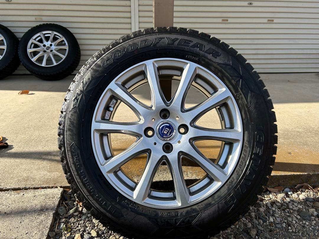 トヨタ・ライズ・ロッキースタッドレスタイヤホイールセット