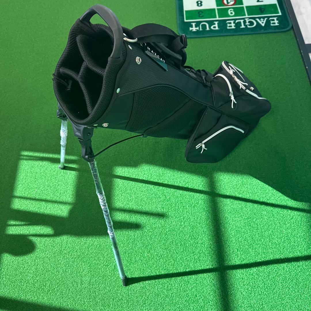 スタンド式 ブラックゴルフバッグ　キャディバック