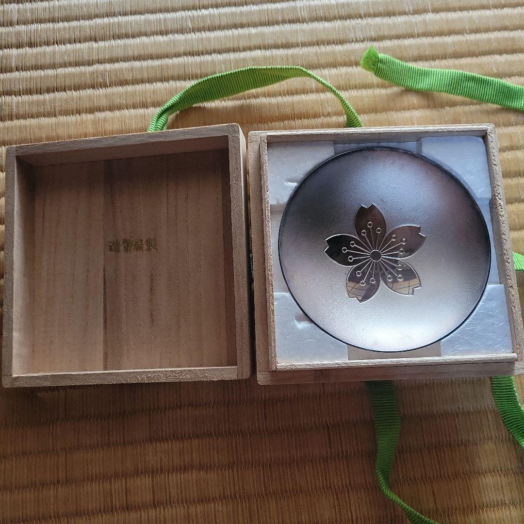 桜模様の金属製平皿 木箱付き