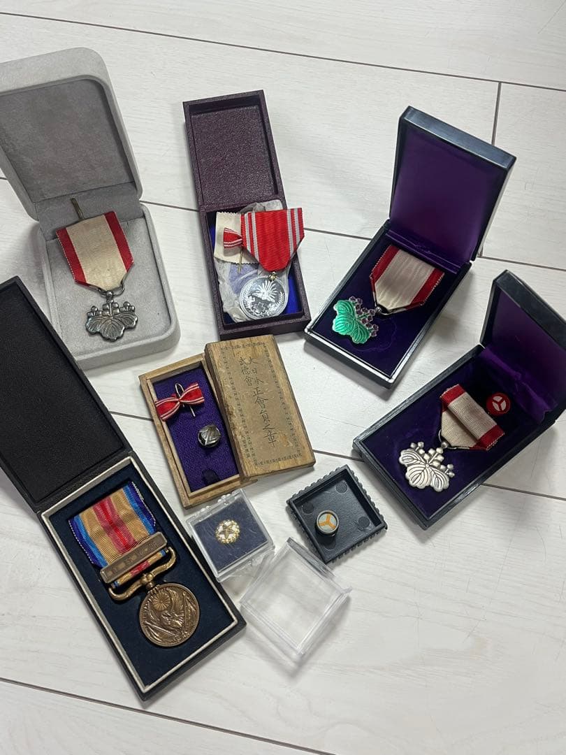 勲八等白色桐葉章 記章 勲章 旧日本軍 当時物 コレクション アンティーク