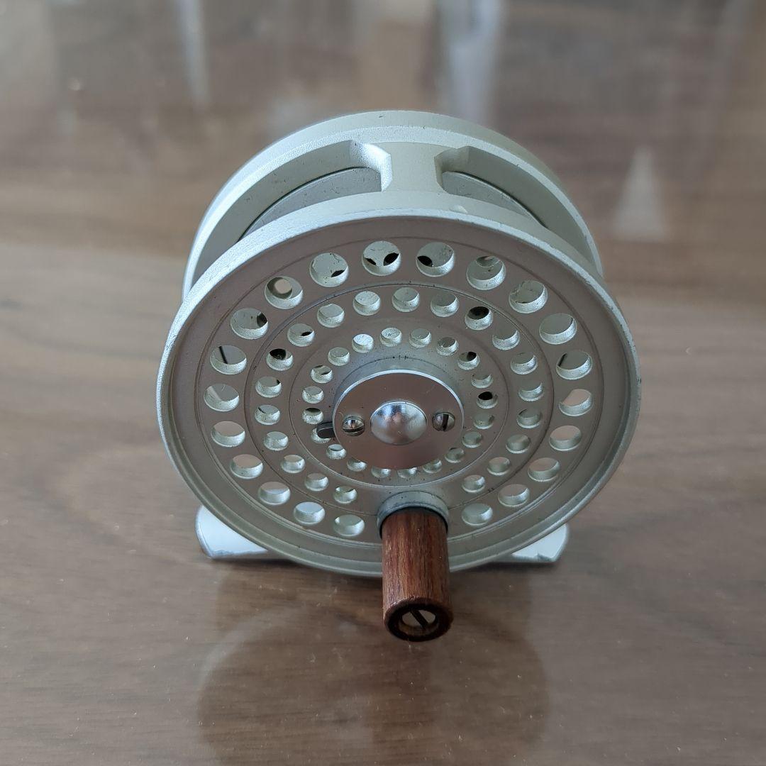 ufm ウエダ　CANTATA 2100 フライリール カンタータ 美品です！