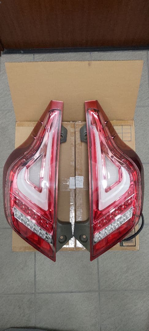 Khan　トヨタ/アクア Valenti LEDテールライト 　ジャンク品