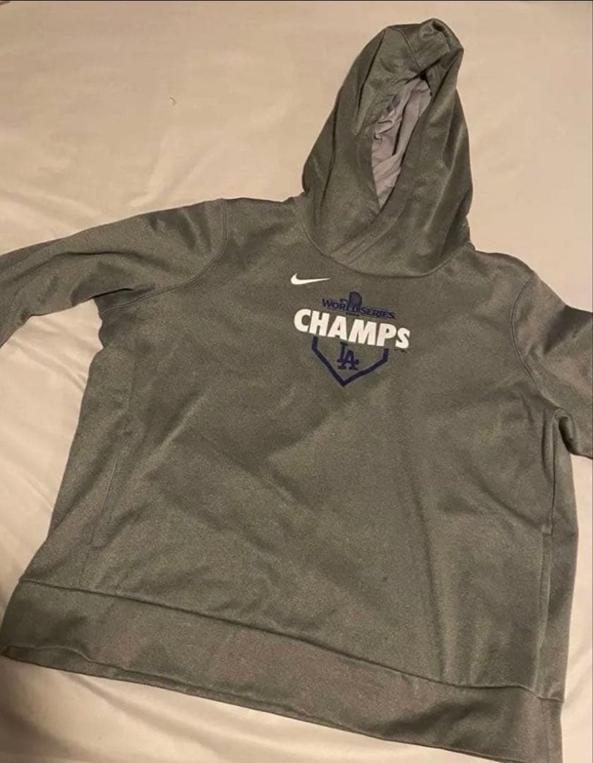 ロサンゼルスドジャースワールドシリーズ チャンピオン 現地限定 フーディ