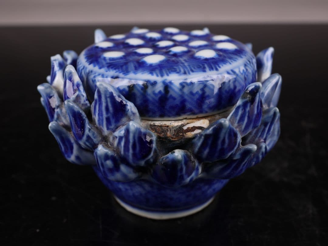 A554 【蓮型香炉】 青花 染付 時代物 香道具 箱付 傷有｛＃