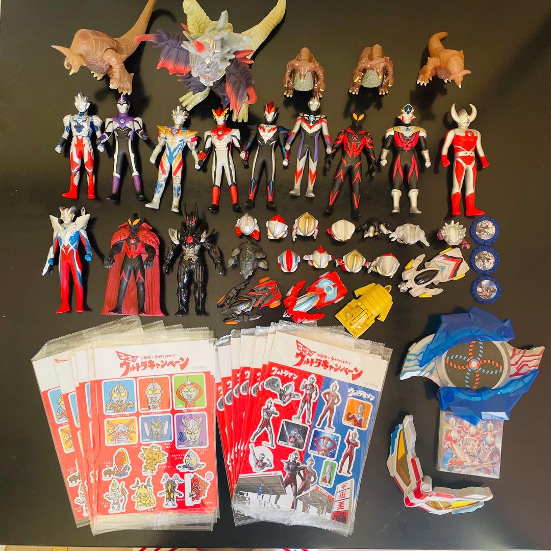 55個　ウルトラマン　フィギュア　怪獣　シール　ソフビ　まとめ売り