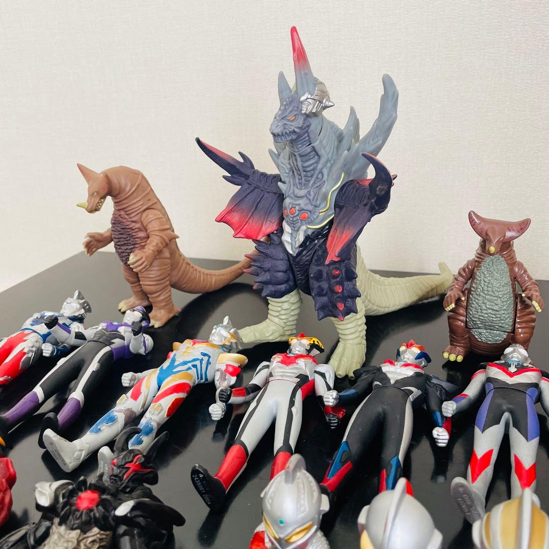 55個　ウルトラマン　フィギュア　怪獣　シール　ソフビ　まとめ売り