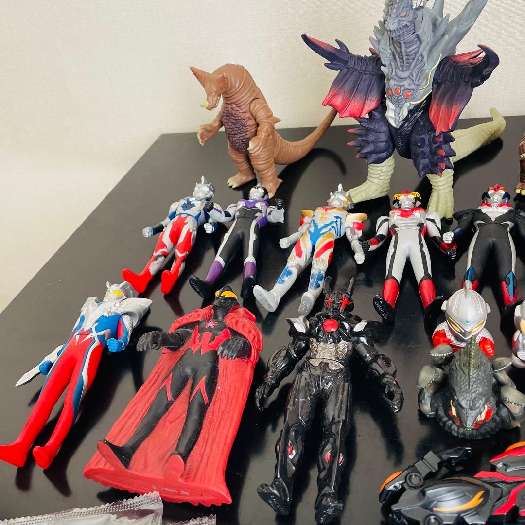 55個　ウルトラマン　フィギュア　怪獣　シール　ソフビ　まとめ売り