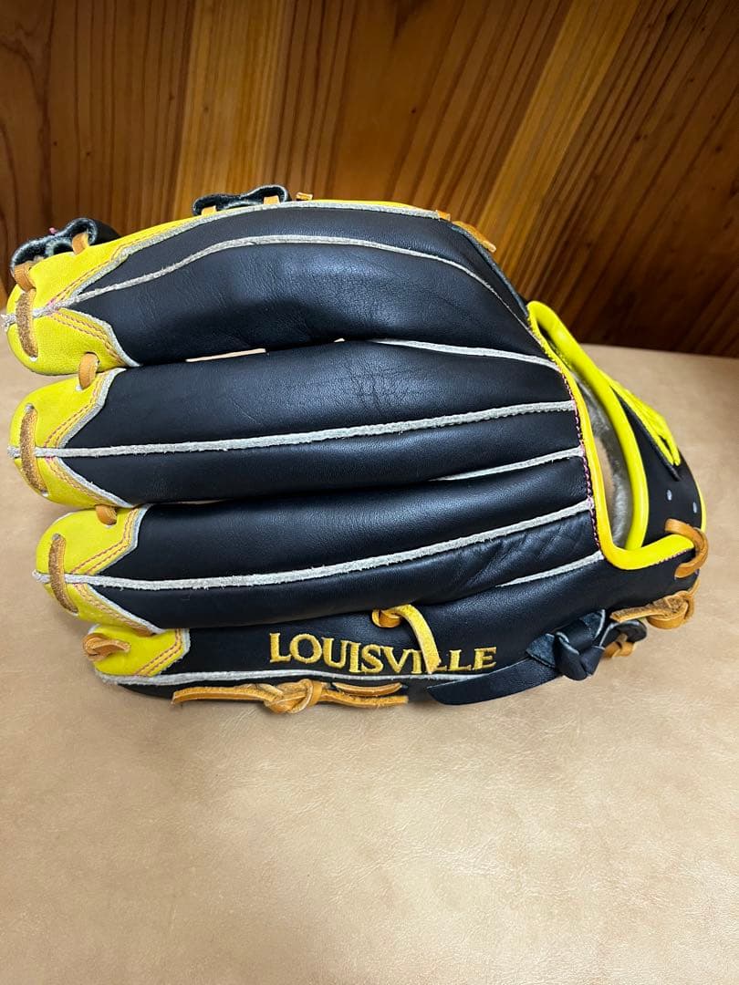 ルイスビルスラッガー 軟式グローブ 黒/黄