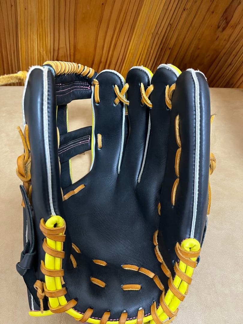 ルイスビルスラッガー 軟式グローブ 黒/黄