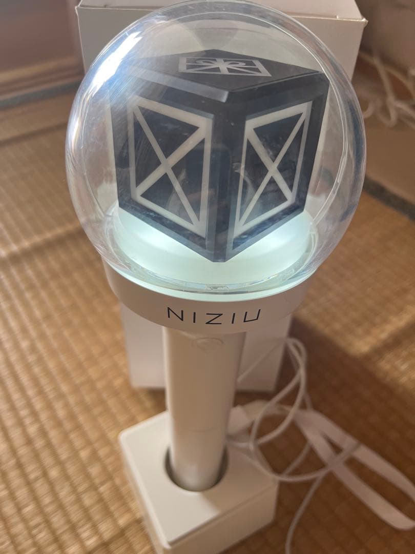 w*n様 NIZIU LEDペンライト 充電スタンド付き