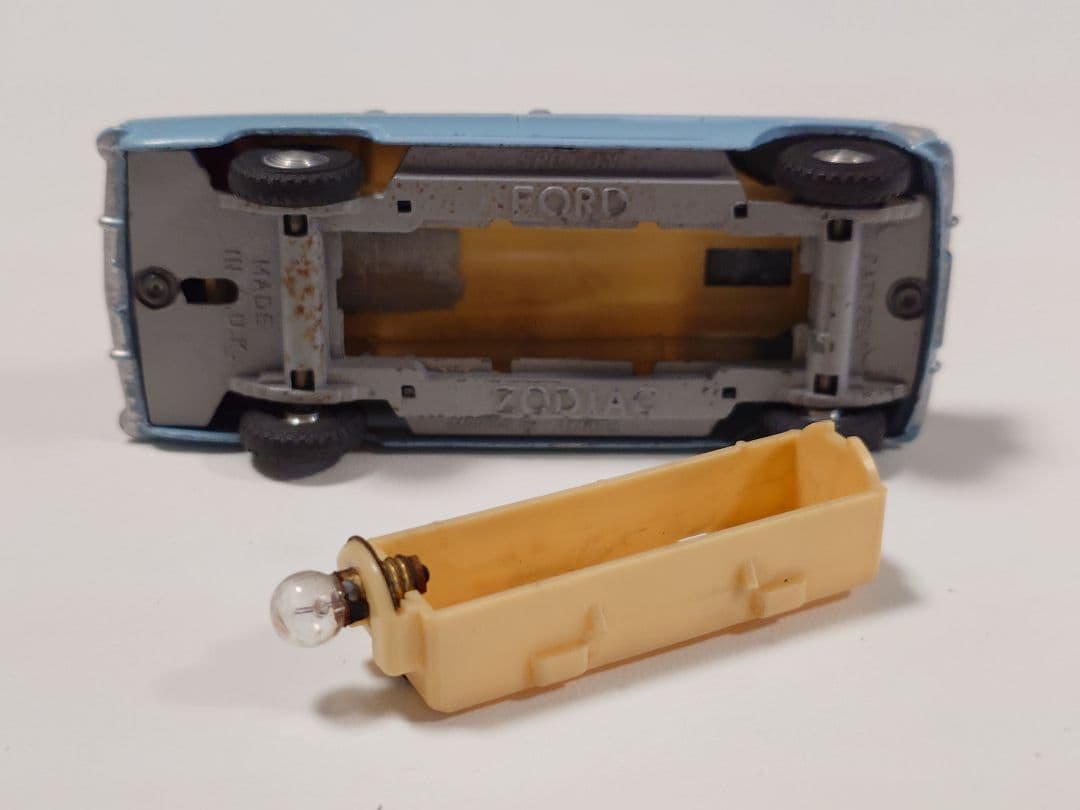 ミニカー SPOT - ON FORD ZODIAC with light