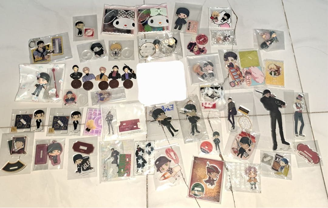名探偵コナン おまとめ販売セット『アクリルスタンド・トレカ・キーホルダーなど]