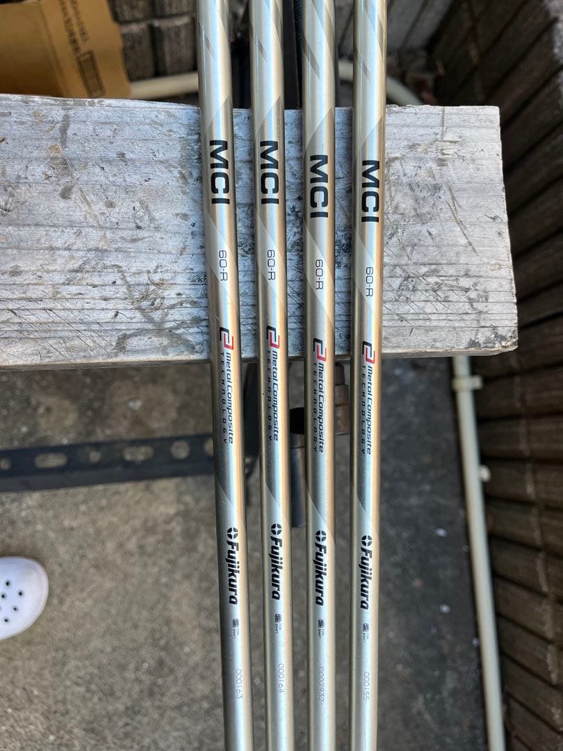中古　アイアン用カーボンシャフト　MCI 60-R　4本　フジクラ