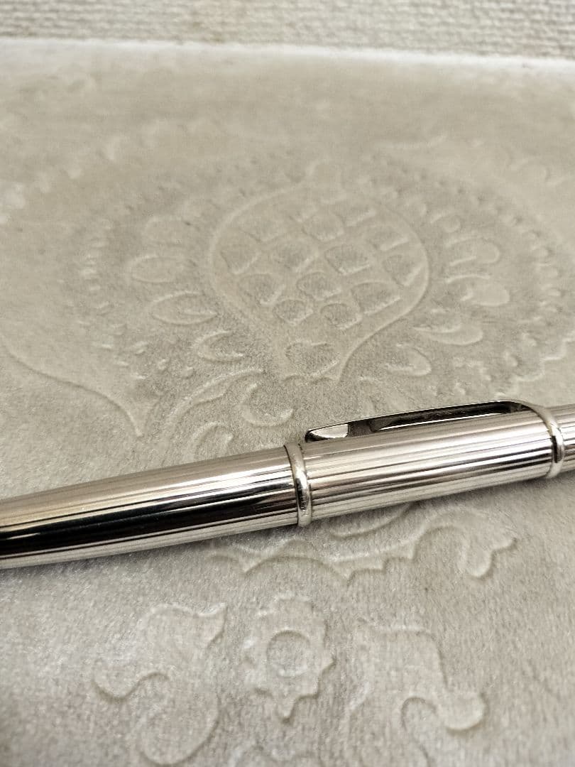 ディアボロ・ドゥ・カルティエ ボールペン／プラチナフィニッシュ ゴドロン