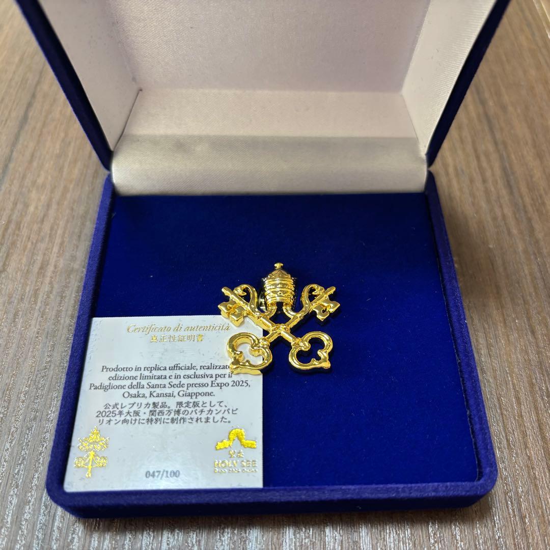 R*0様 【万博イタリア・バチカン館100個限定】ローマ教皇の紋章ピンバッジ　4