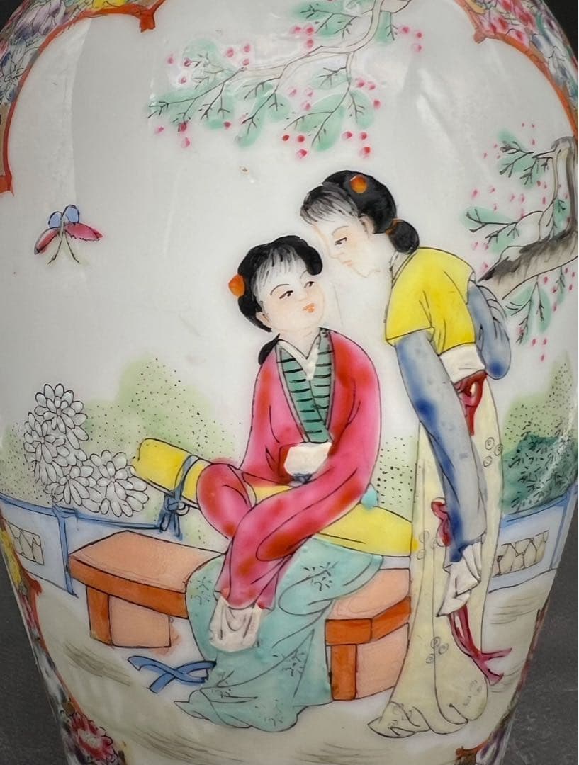 中国美術 古玩 萬花錦地 仕女紋樣 大花瓶 大清乾隆年製