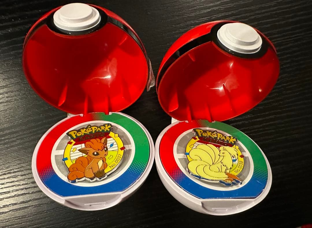 ポケパークカントー限定 ロコン キュウコン　進化ライン　ピンバッジ