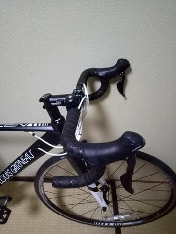 [ルイ・ガノー]18速変速のスポーツアルミロードバイク2018年モデル