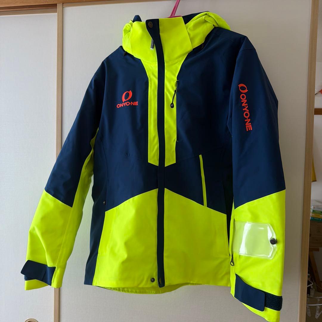 オンヨネスキーウェアデモチームジャケットＭサイズ1回使用美品