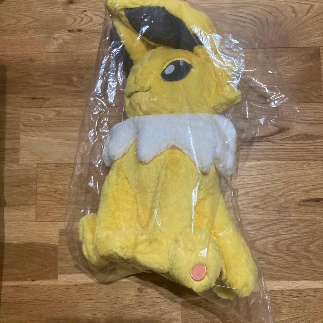 新品未使用　ポケモンセンター ふわふわ抱きぬいぐるみ　サンダース