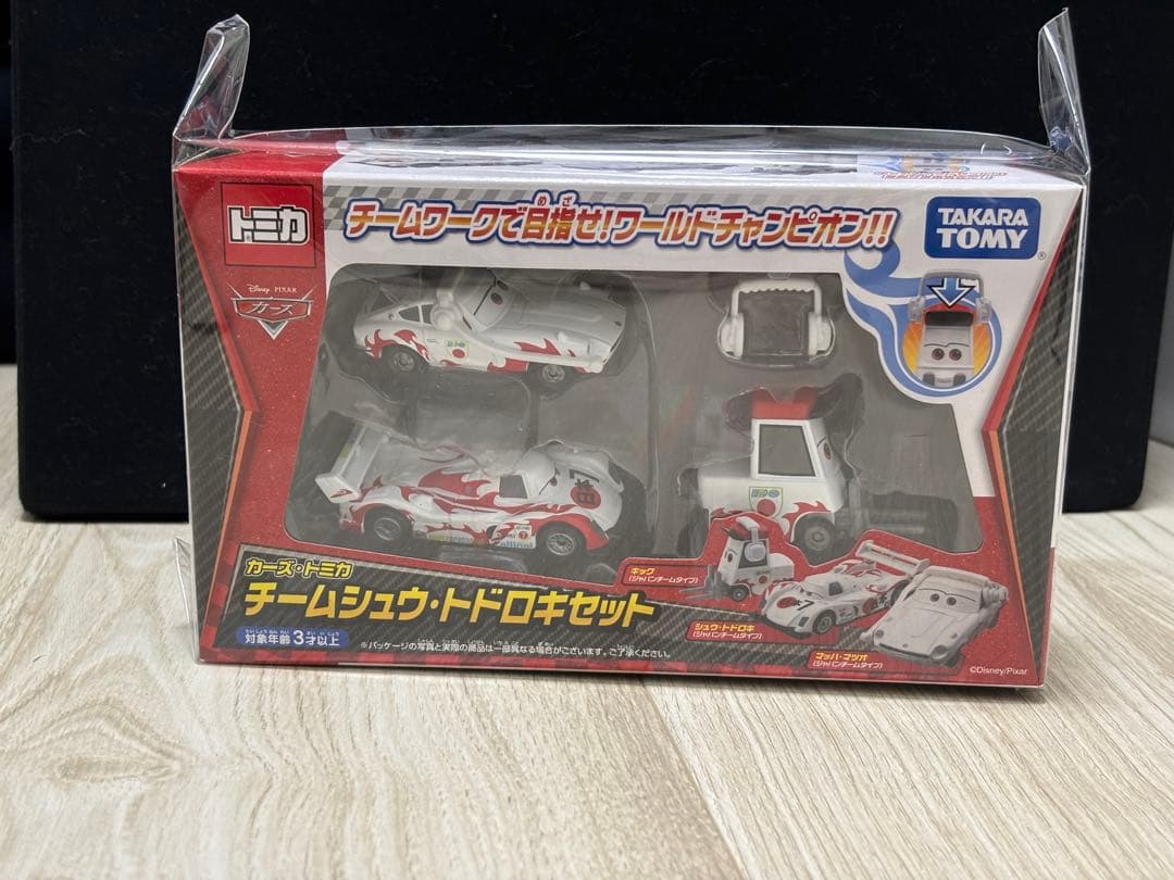d*9様 カーズ　トミカ　チーム　シュウトドロキ　セット