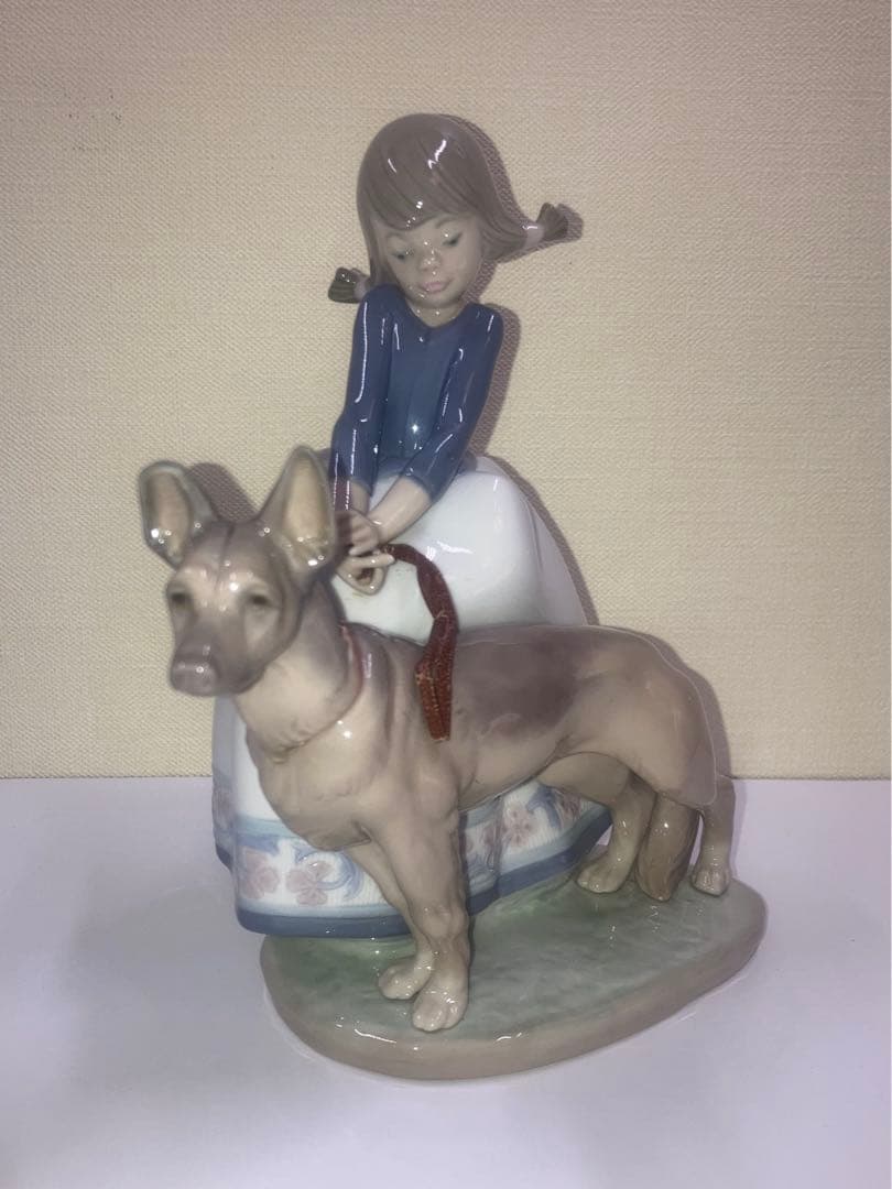 リヤドロ　Not So Fast フィギュリン　少女と犬