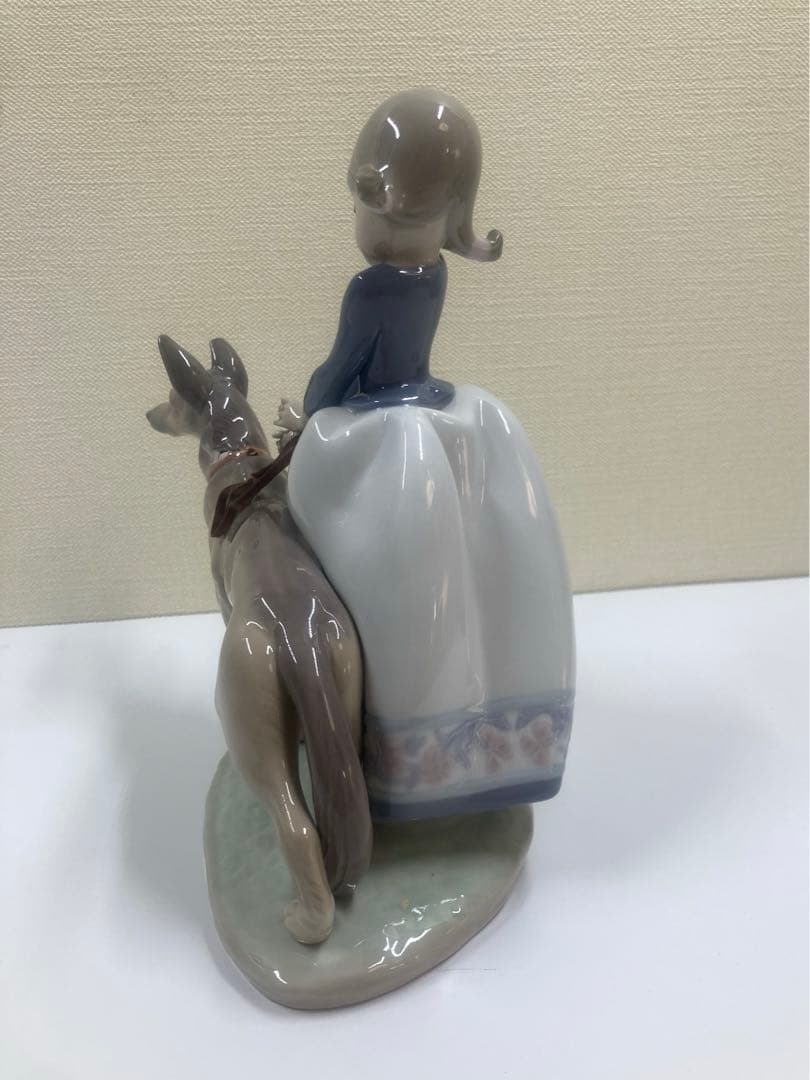 リヤドロ　Not So Fast フィギュリン　少女と犬