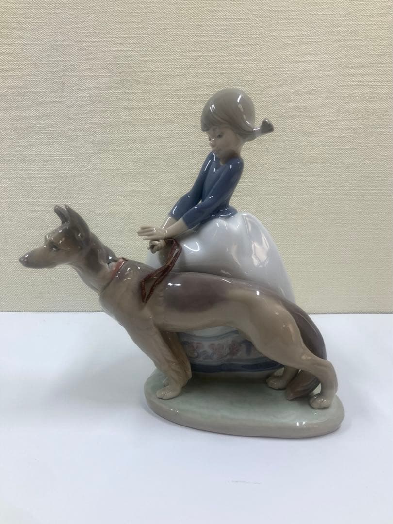 リヤドロ　Not So Fast フィギュリン　少女と犬