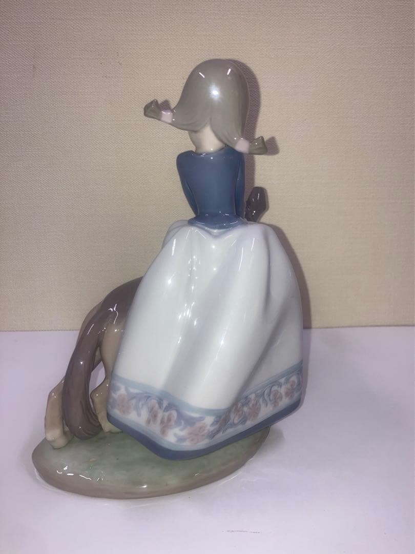 リヤドロ　Not So Fast フィギュリン　少女と犬