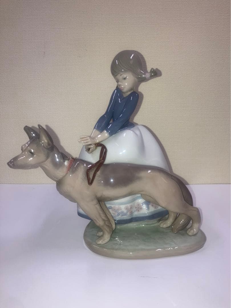 リヤドロ　Not So Fast フィギュリン　少女と犬