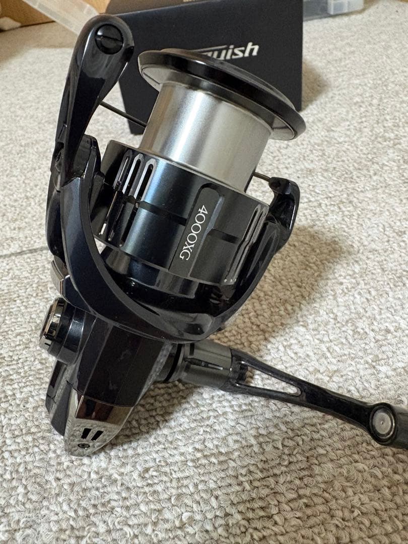 【極美品】シマノ 19 ヴァンキッシュ 4000XG（実釣1回のみ）