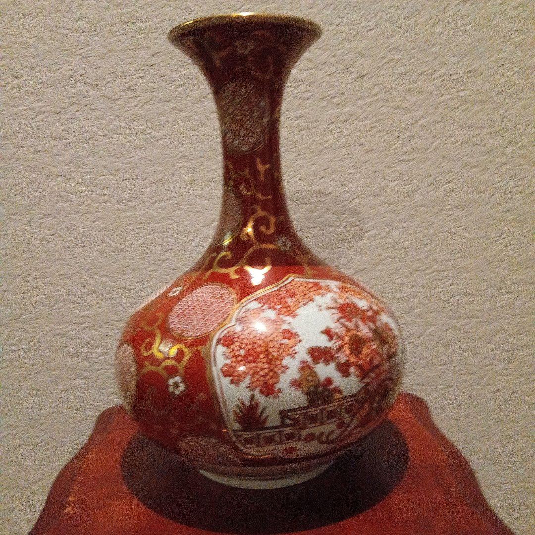 赤と白の花柄陶器花瓶