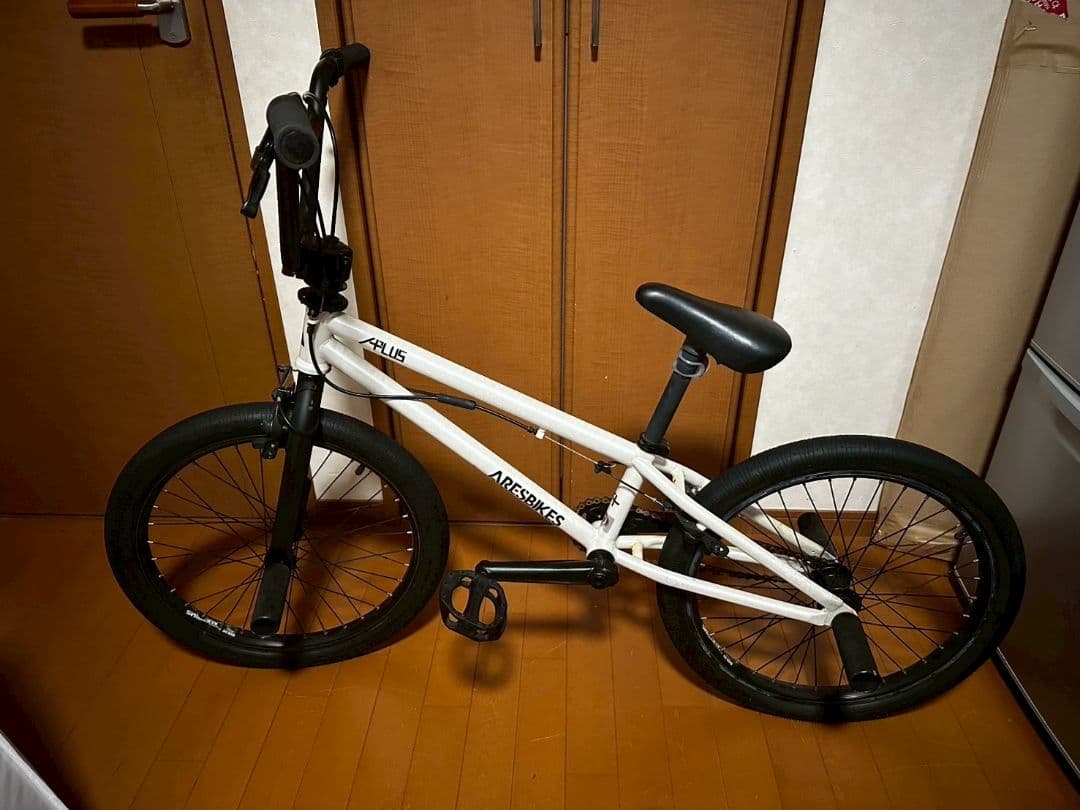 アーレスバイク AERIS BMX ホワイト(直接受け取りに来られる方限定)