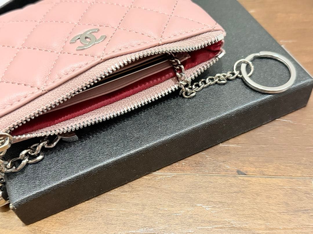 ノベルティ　ccロゴピンク　キルティング　キーリング付きケース