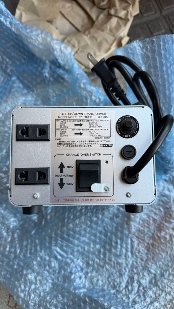 カシムラ製TI-37ステップアップ/ダウントランスフォーマー 2000VA