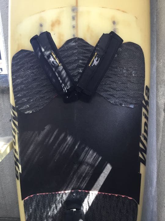 サーフィン ボード    板/フィン4本折れ無し/パッド付き