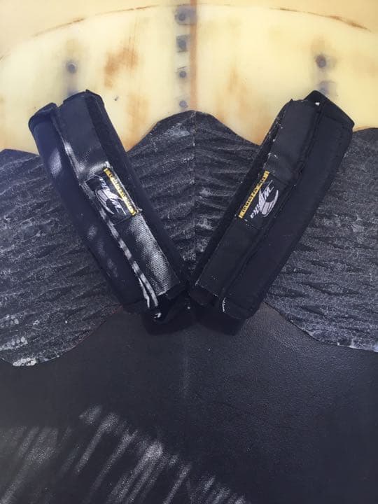 サーフィン ボード    板/フィン4本折れ無し/パッド付き