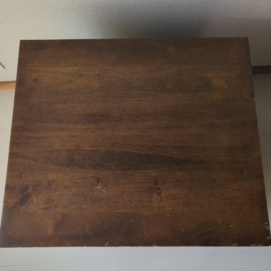 ダークブラウンの木製収納テーブル