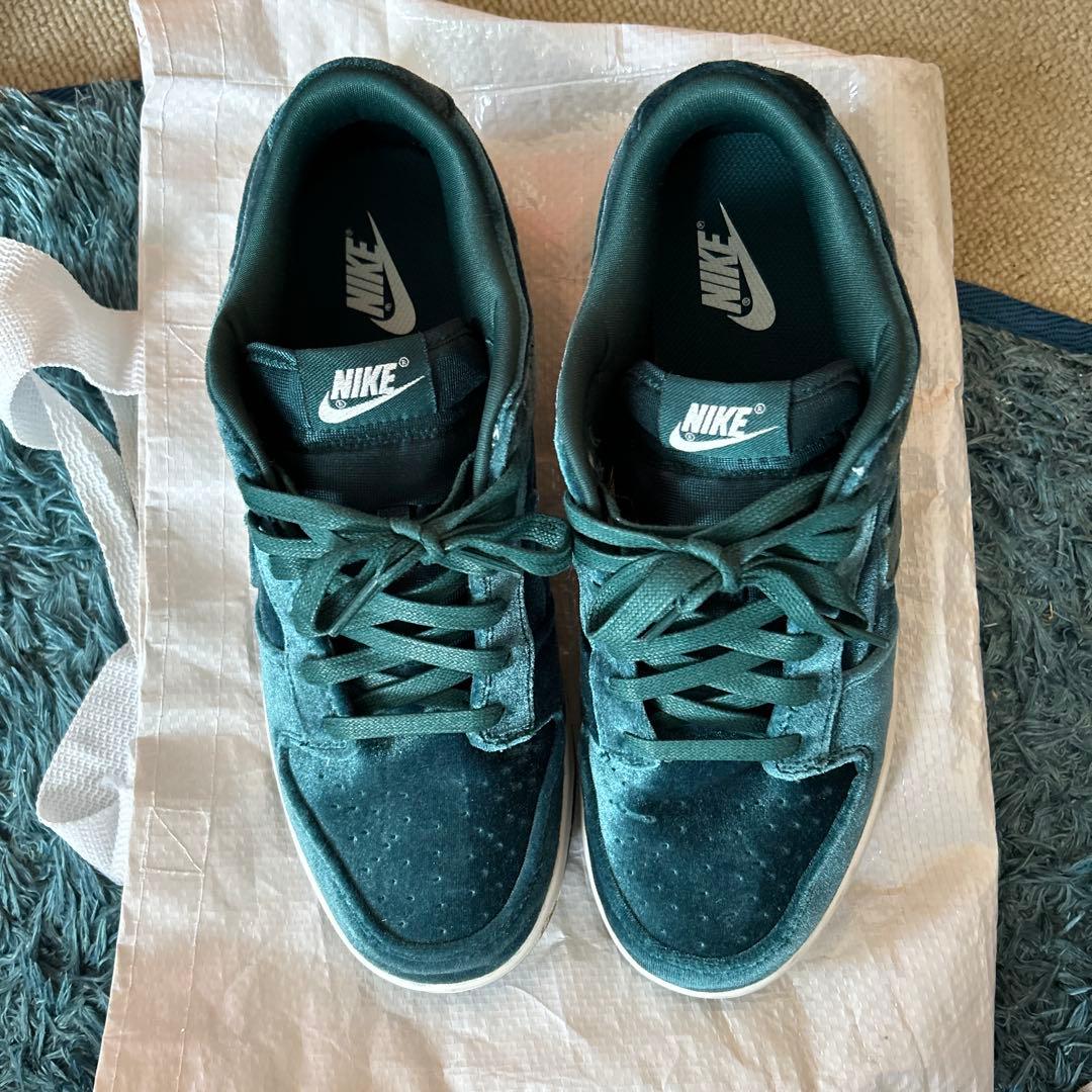 Nike ダークグリーン スニーカー