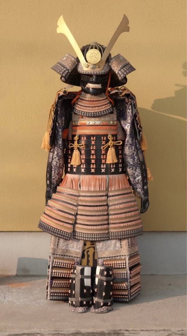 送料無料 等身大 現代甲冑 鎧 黒胴当世素掛 緋縅 具足一式 日本製 鎧立て付