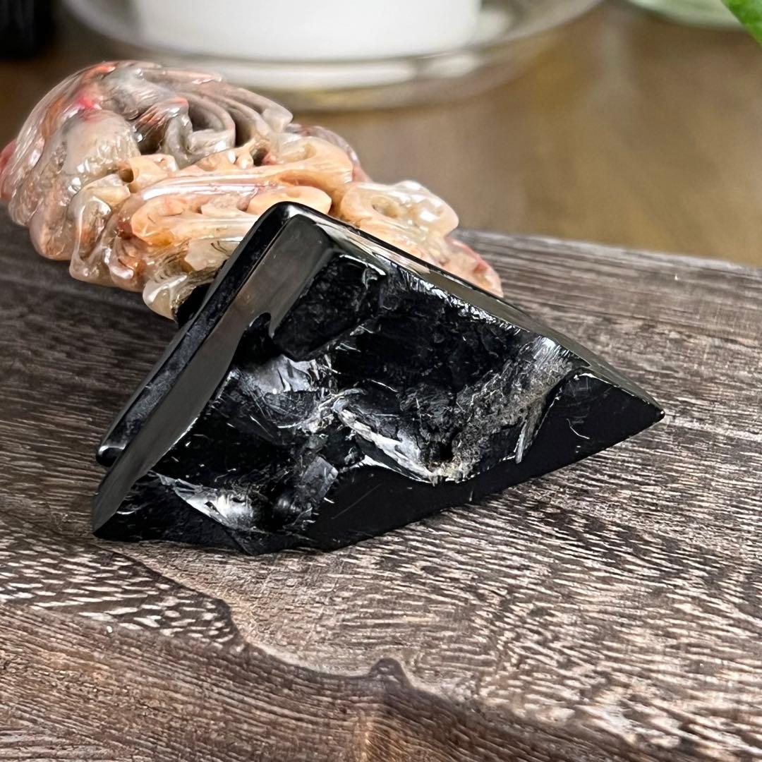 【巴林石】鶏血石龍と仙人像　巴林鶏血石